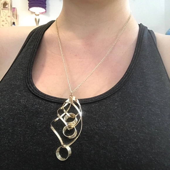 NEW!๐๐AWESOME! GOLDEN! SWIRL NECKLACE!๐๐LONG! - Picture 3 of 8